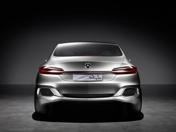 http://www.latribuneauto.com/_upload/ressources/reportages/concept-cars/2010/2010-02-28-Mercedes-devoile-le-concept-mercedes-f-800-style/Diaporama/Mercedes-F%20800%20Style-Concept-Copyright-Mercedes-05.jpg