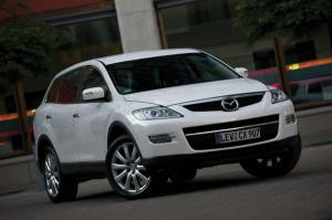 Mazda pr�sente son SUV haut de gamme le CX-9 au salon automobile de Moscou