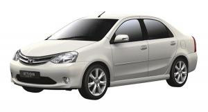 Toyota pr�sente sa berline familiale low cost au salon de New Delhi