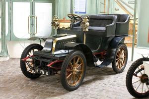 Peugeot expose une s�lection de neuf mod�les de 1899 � 1967 au salon R�tromobile