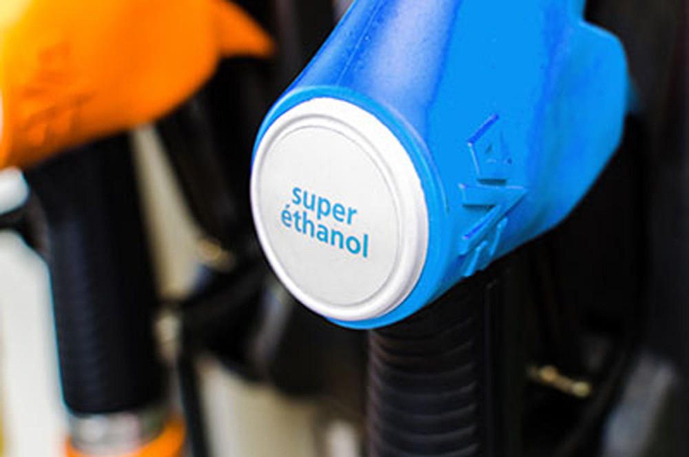 La conversion d'un véhicule essence au Superéthanol E-85 réduit la facture de carburant