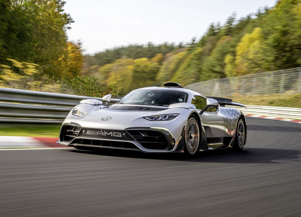 La Mercedes-AMG One boucle les 20,832 kilomètres de la Nürburgring-Nordschleife en 6:35.183 minutes