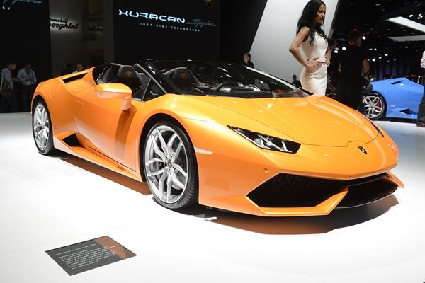 Les hôtesses du salon de l'automobile de Francfort 2015