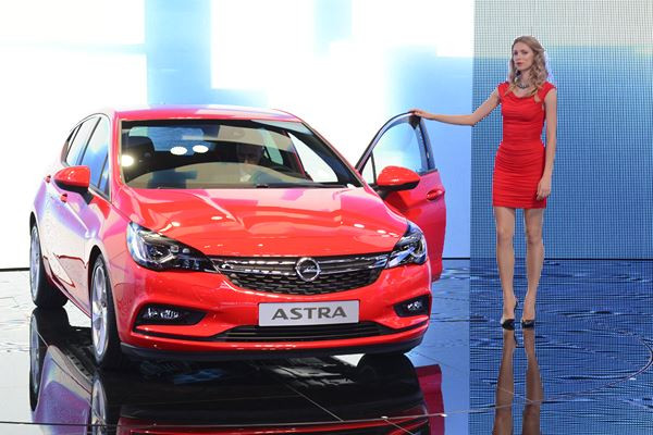 Les hôtesses du salon de l'automobile de Francfort 2015