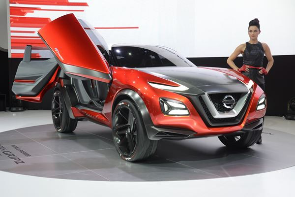 Les hôtesses du salon de l'automobile de Francfort 2015