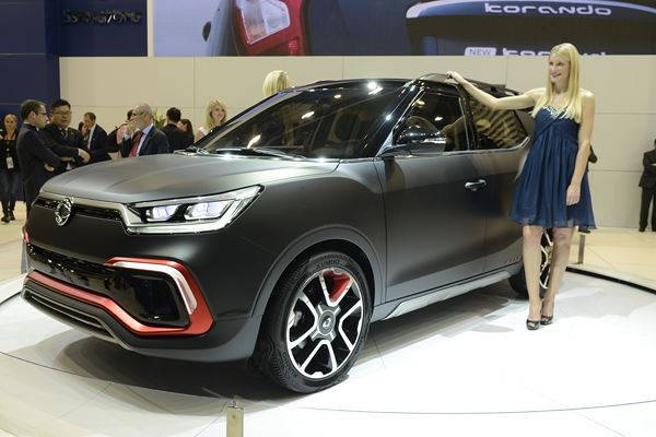 Les hôtesses du salon de l'automobile de Francfort 2015