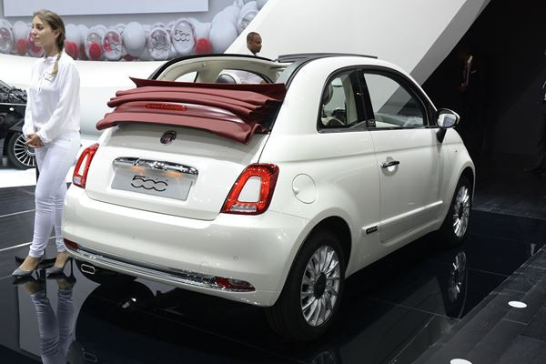 Les hôtesses du salon de l'automobile de Francfort 2015