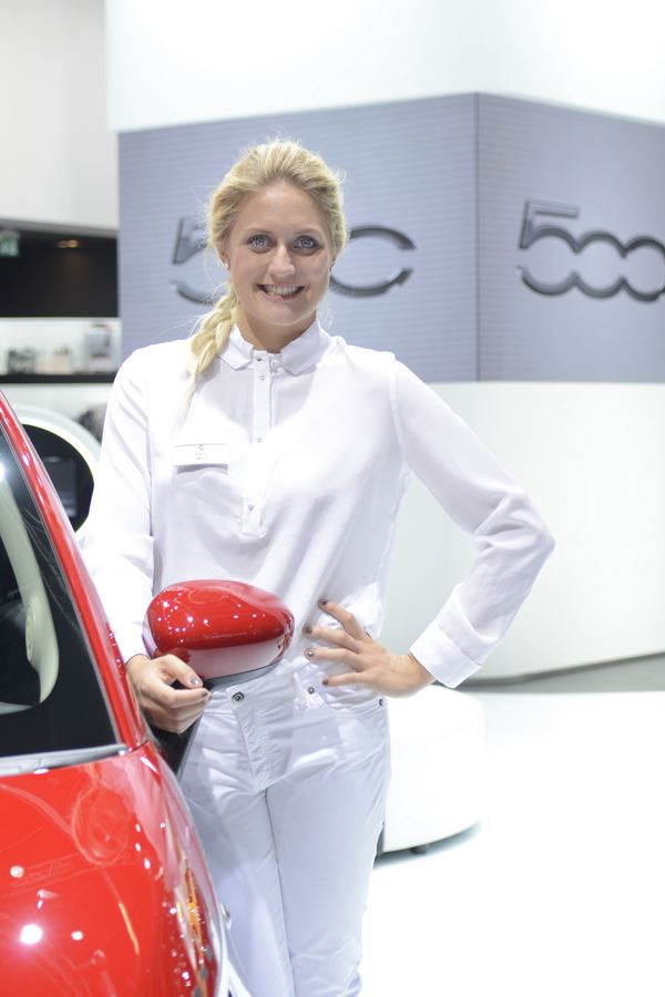 Les hôtesses du salon de l'automobile de Francfort 2015