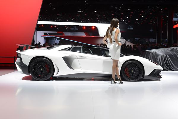 Les hôtesses du salon de l'automobile de Francfort 2015