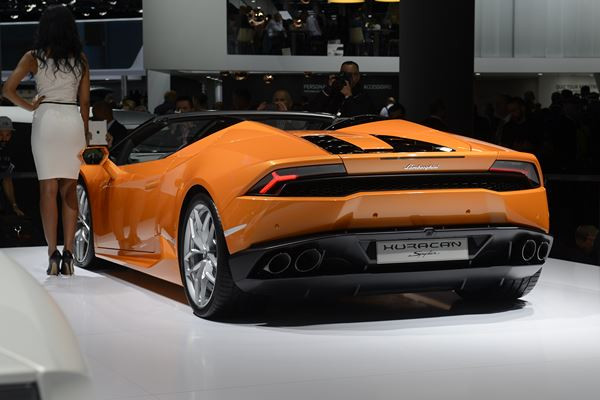 Les hôtesses du salon de l'automobile de Francfort 2015