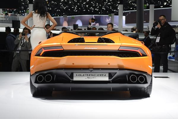 Les hôtesses du salon de l'automobile de Francfort 2015