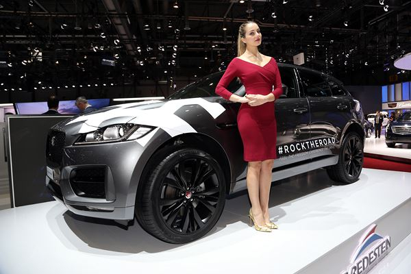 La 87ème édition du salon de l'automobile de Genève au travers de ses hôtesses