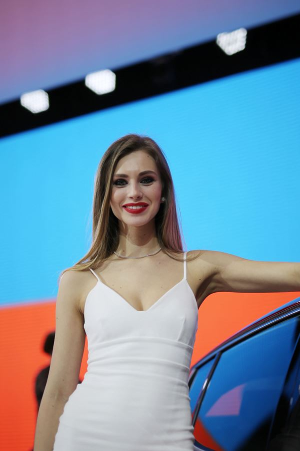 La 87ème édition du salon de l'automobile de Genève au travers de ses hôtesses