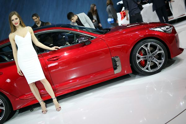 La 87ème édition du salon de l'automobile de Genève au travers de ses hôtesses