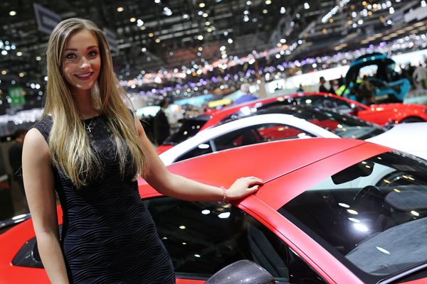 La 87ème édition du salon de l'automobile de Genève au travers de ses hôtesses