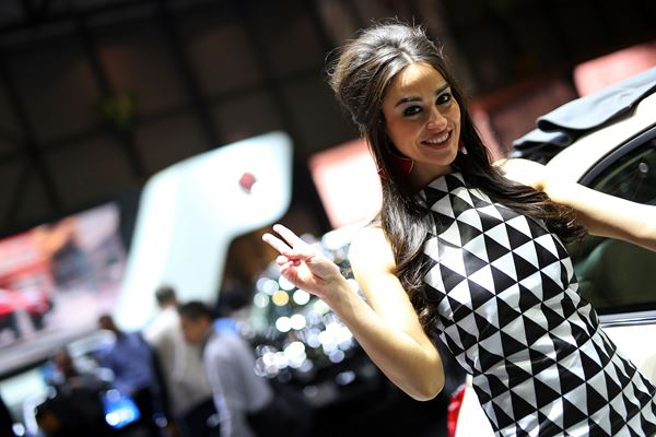 La 87ème édition du salon de l'automobile de Genève au travers de ses hôtesses