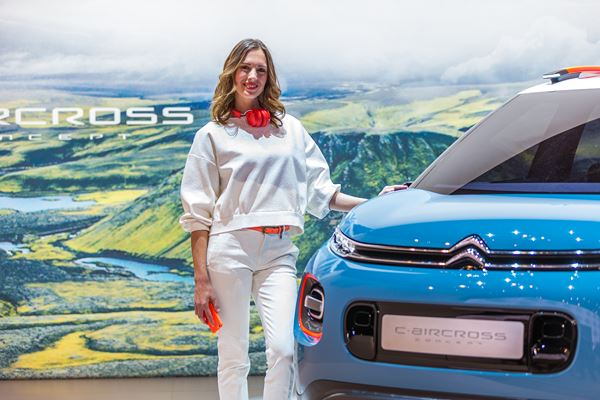 La 87ème édition du salon de l'automobile de Genève au travers de ses hôtesses