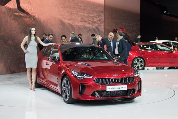 La 87ème édition du salon de l'automobile de Genève au travers de ses hôtesses