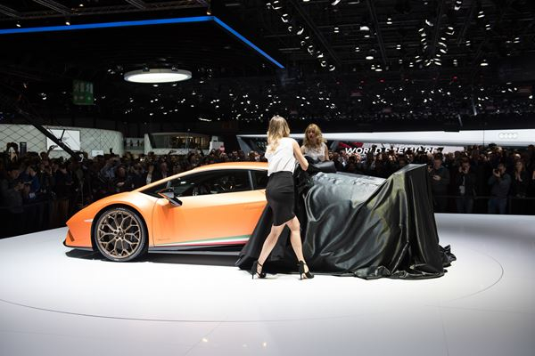 La 87ème édition du salon de l'automobile de Genève au travers de ses hôtesses