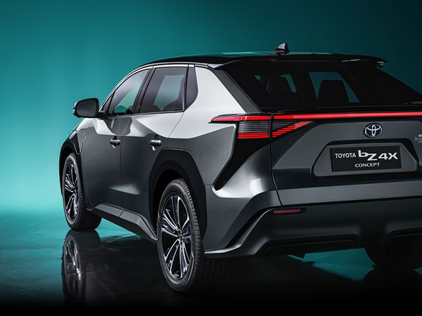 Le Toyota bZ4x Concept annonce une famille de véhicules électriques à batterie