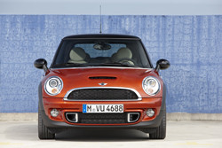 La marque MINI réalise une année 2013 record avec 305 030 ventes