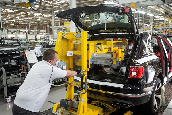 Bentley reprend progressivement la production sur le site de Crewe