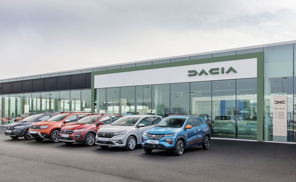 Le réseau Dacia adopte une nouvelle identité visuelle extérieure typée outdoor