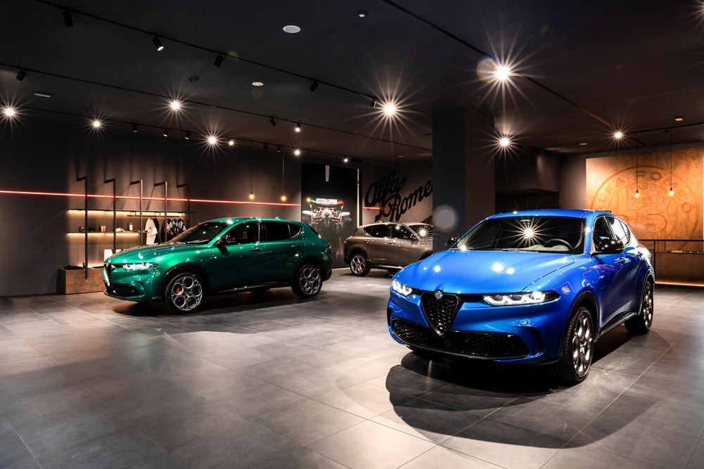 Le nouveau showroom Alfa Romeo est un espace minimaliste et technologique