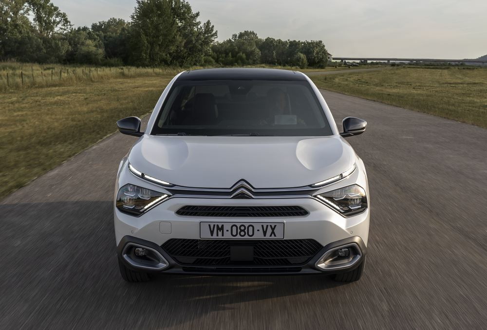 La Citroën ë-C4 X électrique offre jusqu'à 360 km d'autonomie en cycle WLTP