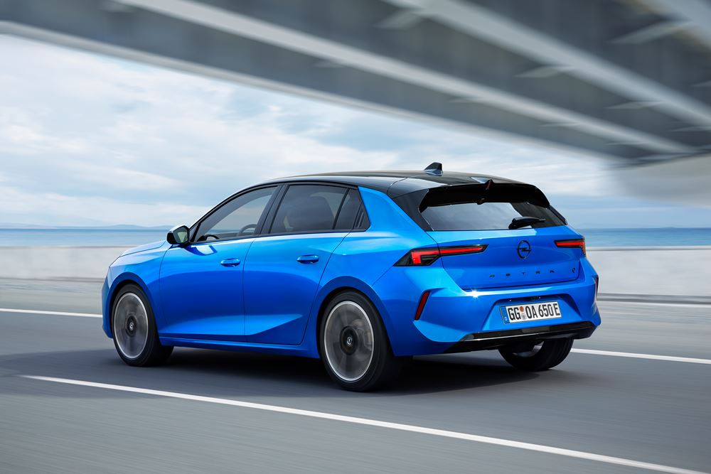 La berline compacte cinq portes Opel Astra Electric affiche une autonomie de 416 km