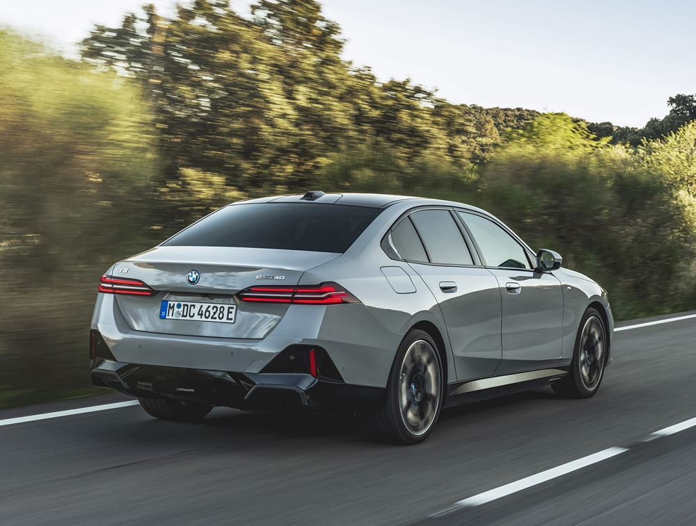 La BMW i5 électrique affiche près de 500 kilomètres d'autonomie