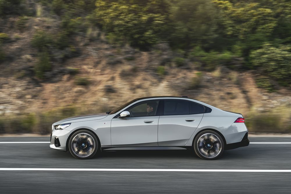 La BMW i5 électrique affiche près de 500 kilomètres d'autonomie