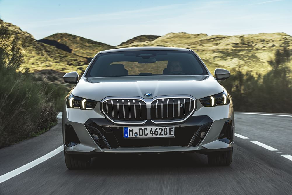La BMW i5 électrique affiche près de 500 kilomètres d'autonomie