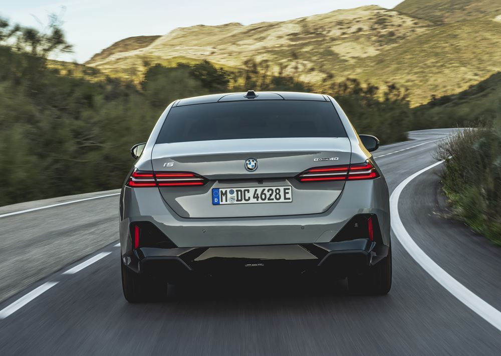 La BMW i5 électrique affiche près de 500 kilomètres d'autonomie