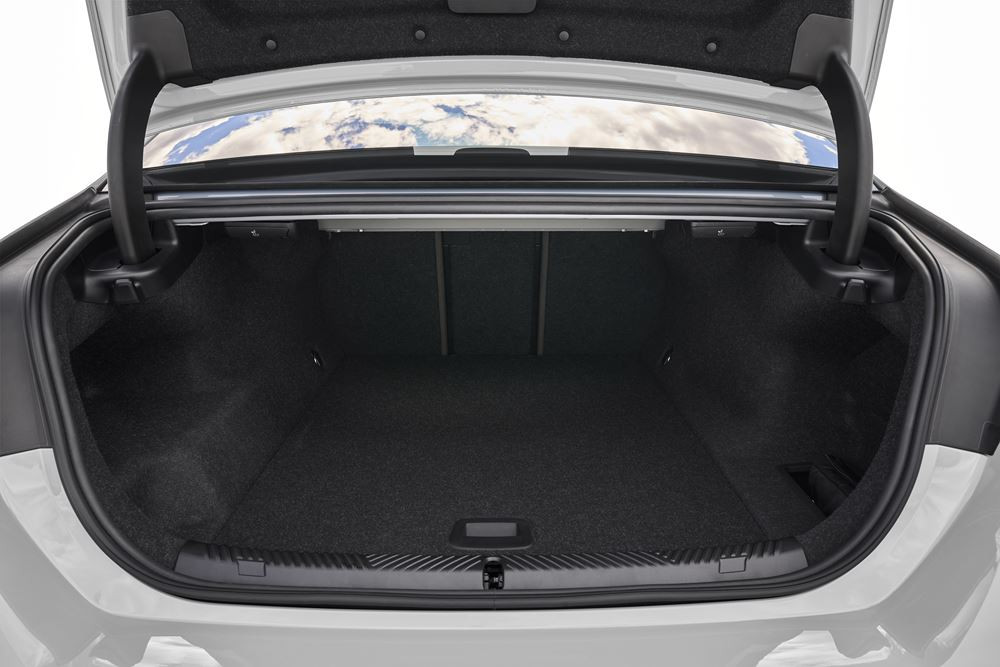 La BMW i5 électrique affiche près de 500 kilomètres d'autonomie