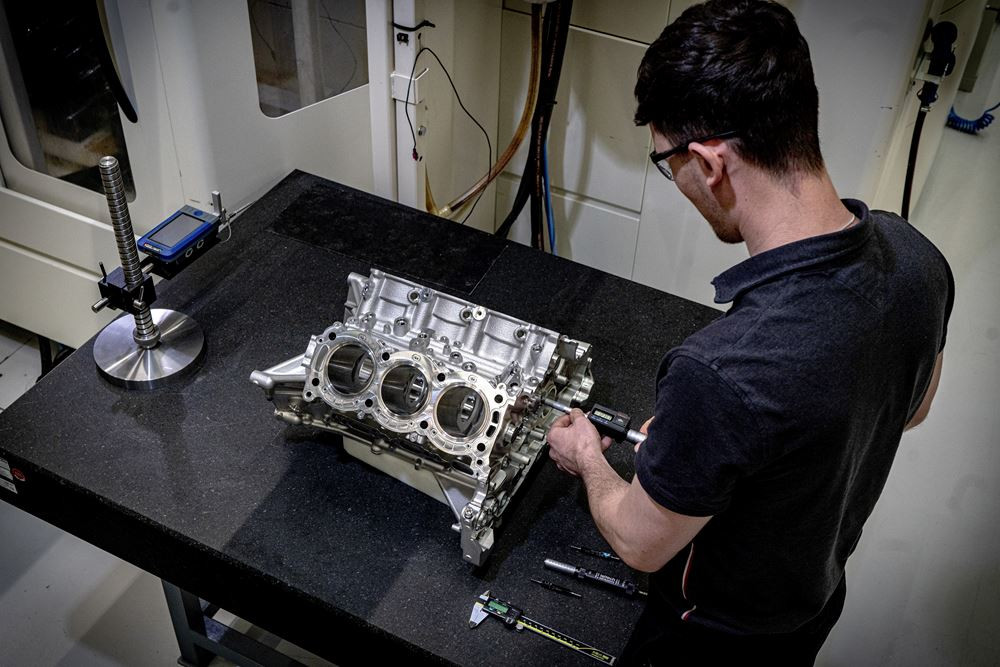 La production de l'hypercar dotée de la technologie de Formule 1 Mercedes-AMG One démarre