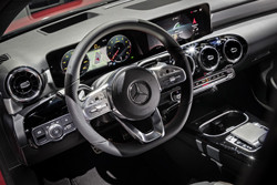 Le système multimédia Mercedes-Benz MBUX dispose de capacités d’apprentissage