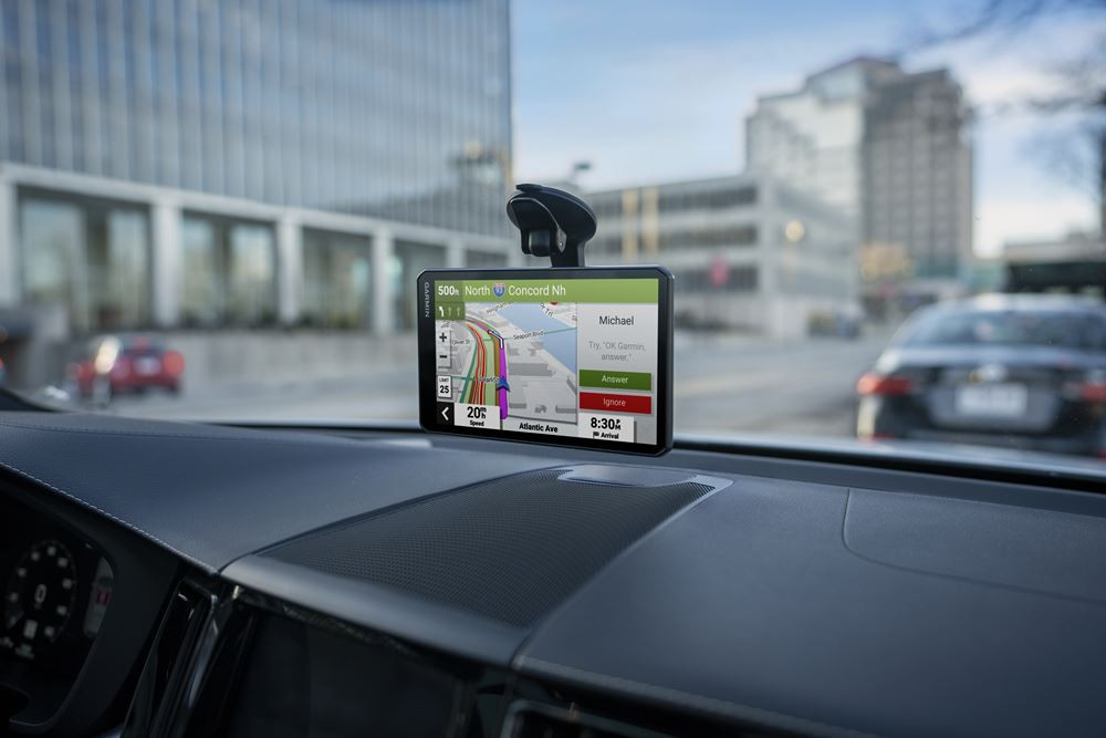 Le DriveCam 76 de Garmin est un GPS tout-en-un avec une caméra HD intégrée
