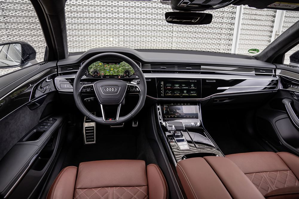 La grande berline de luxe Audi A8 embarque des technologies de pointe