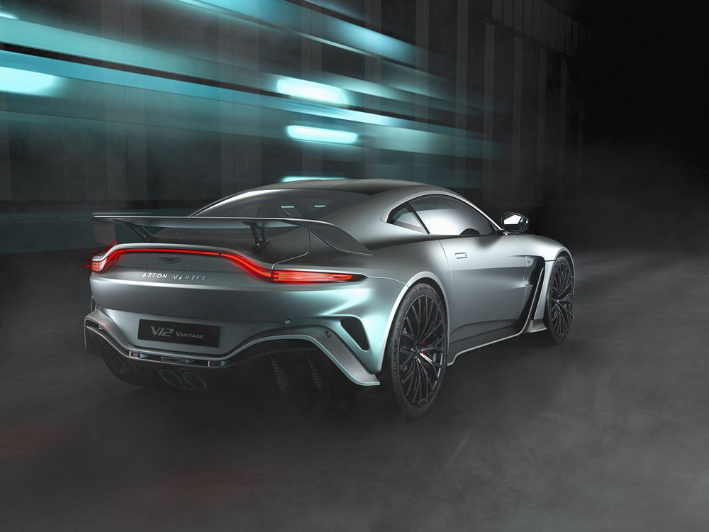 L'Aston Martin V12 Vantage débite une puissance de 700 ch et 753 Nm de couple