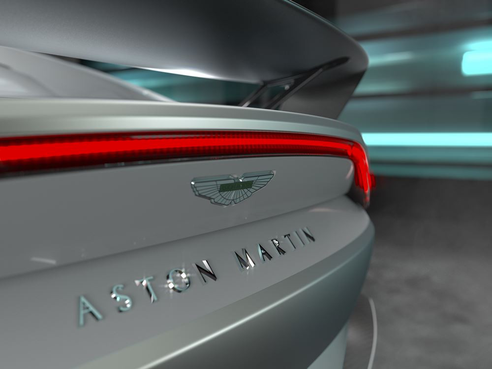 L'Aston Martin V12 Vantage débite une puissance de 700 ch et 753 Nm de couple