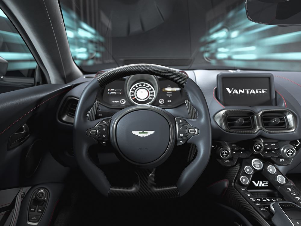 L'Aston Martin V12 Vantage débite une puissance de 700 ch et 753 Nm de couple