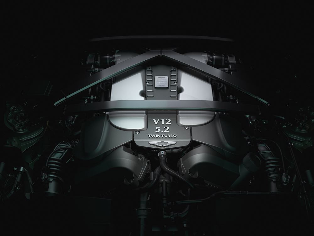 L'Aston Martin V12 Vantage débite une puissance de 700 ch et 753 Nm de couple