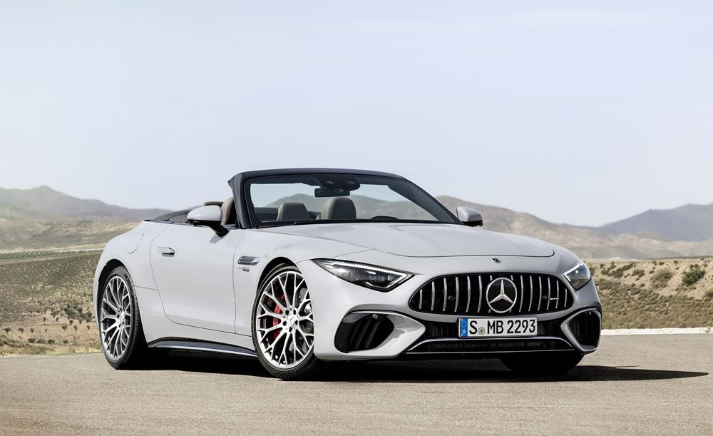 Le Mercedes-AMG SL à capote en tissu revendique un caractère sportif