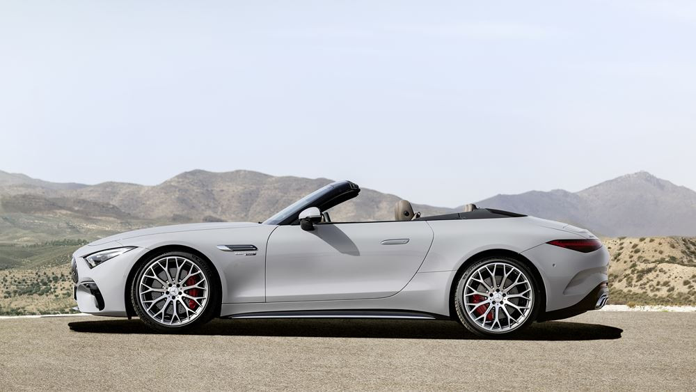 Le Mercedes-AMG SL à capote en tissu revendique un caractère sportif