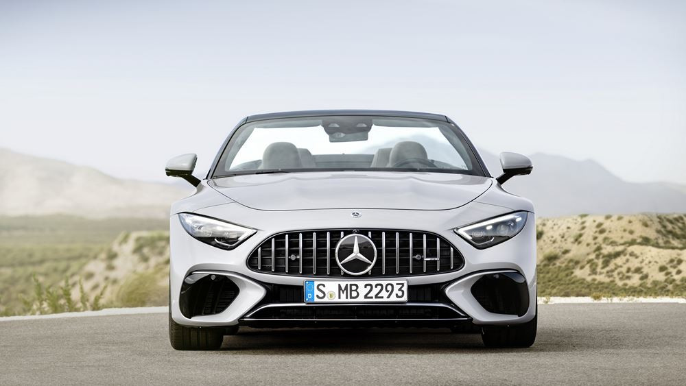 Le Mercedes-AMG SL à capote en tissu revendique un caractère sportif