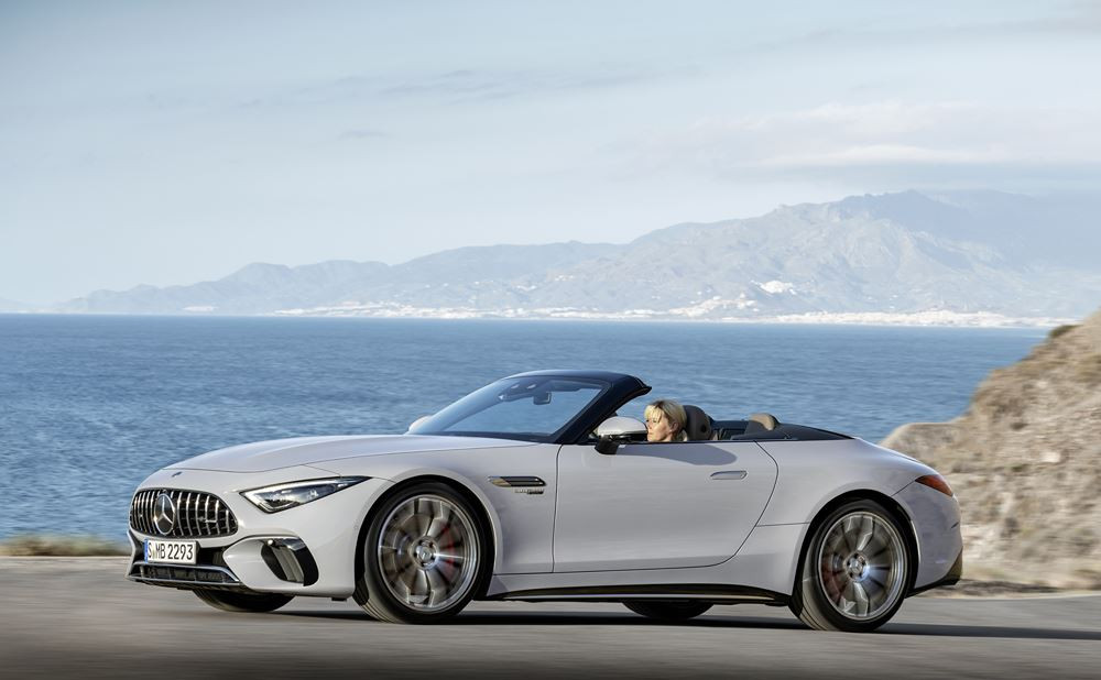 Le Mercedes-AMG SL à capote en tissu revendique un caractère sportif