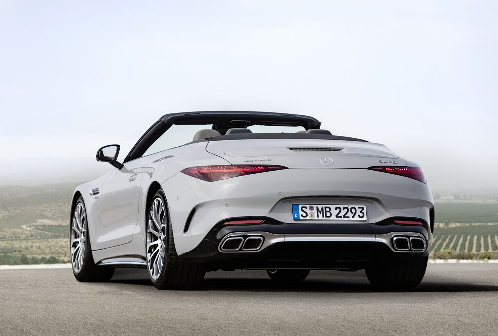 Le Mercedes-AMG SL à capote en tissu revendique un caractère sportif