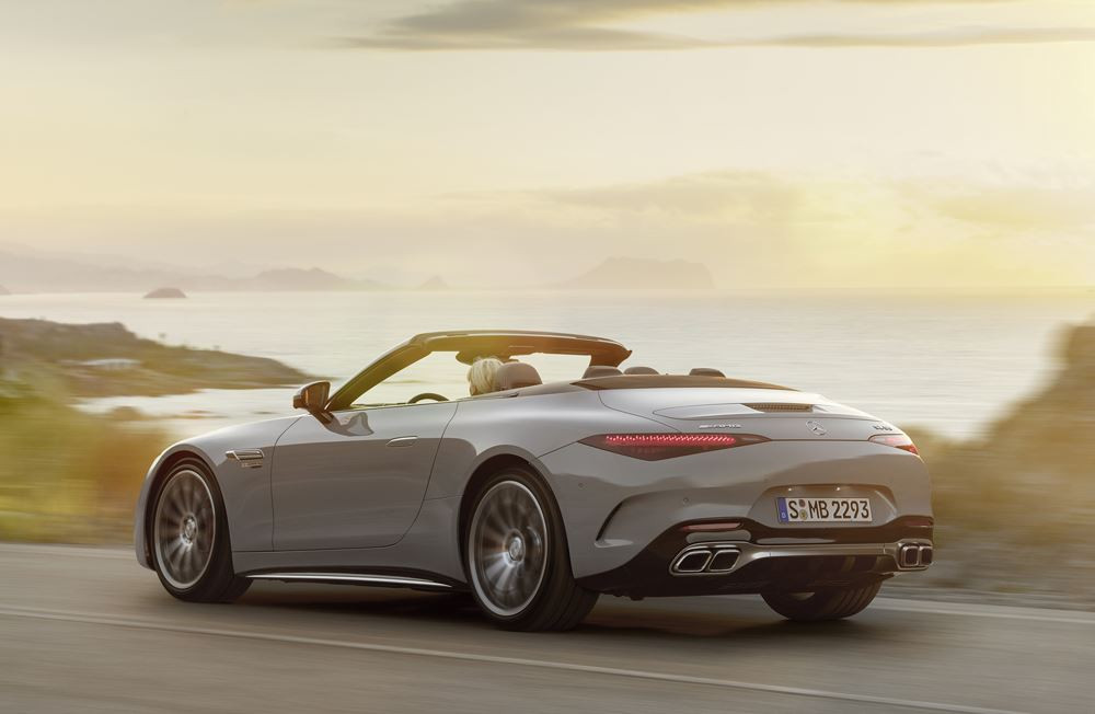 Le Mercedes-AMG SL à capote en tissu revendique un caractère sportif