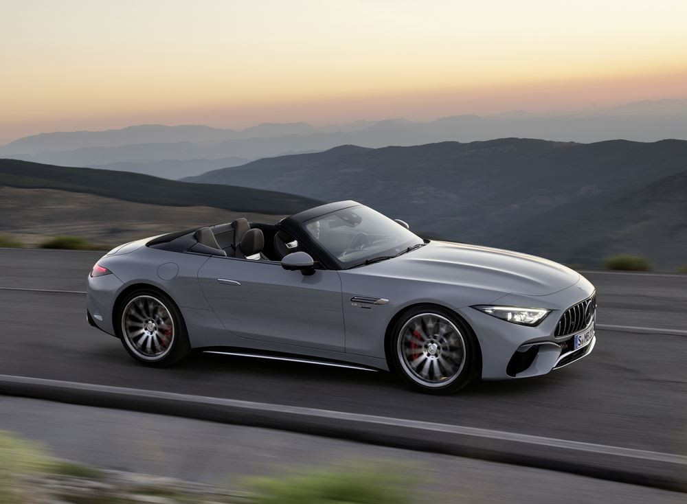 Le Mercedes-AMG SL à capote en tissu revendique un caractère sportif